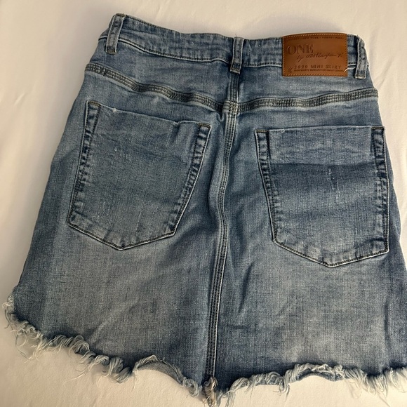 One X One Teaspoon 2020 Distressed Frayed Hem Jean Skirt - Picture 2 of 4